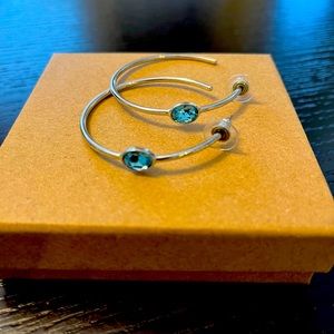 Beautiful and unique Swarovski hoop earrings, Rhodium plated, blue